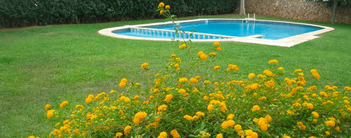 Jardín con Piscina Comunitaria